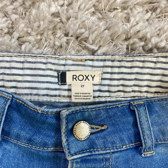 Roxy front pocket shorts! Used but in excellent condition! - Picture 3 of 3